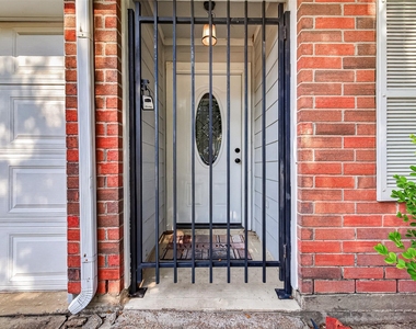 10902 Primrose Acres Lane - Photo Thumbnail 2