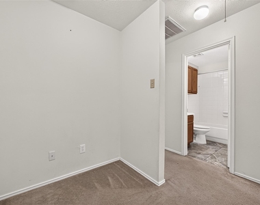 10902 Primrose Acres Lane - Photo Thumbnail 17