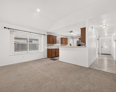 10902 Primrose Acres Lane - Photo Thumbnail 8