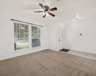 10902 Primrose Acres Lane - Photo Thumbnail 6