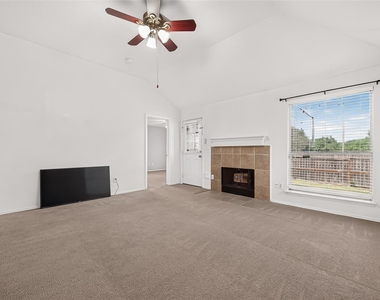 10902 Primrose Acres Lane - Photo Thumbnail 9
