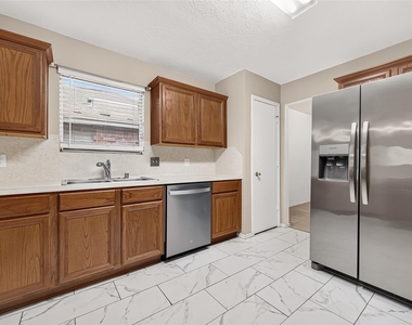 10902 Primrose Acres Lane - Photo Thumbnail 11