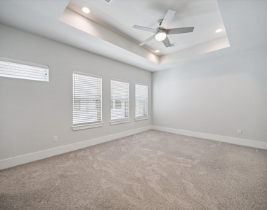 834 Fisher Street - Photo Thumbnail 16