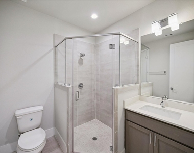 834 Fisher Street - Photo Thumbnail 24