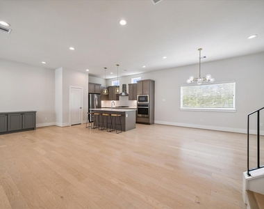 834 Fisher Street - Photo Thumbnail 11
