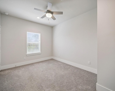 834 Fisher Street - Photo Thumbnail 25