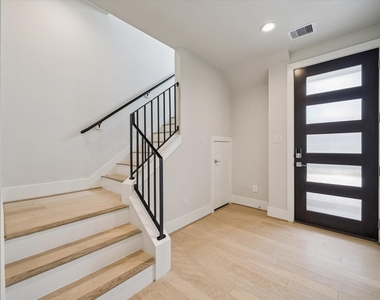 834 Fisher Street - Photo Thumbnail 2