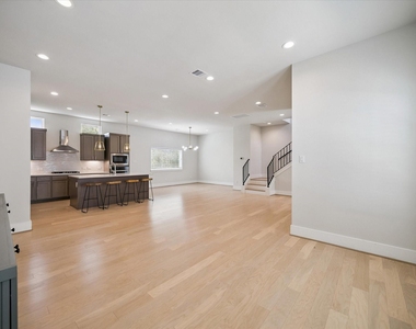 834 Fisher Street - Photo Thumbnail 9