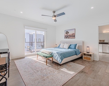 422 W 9th Street - Photo Thumbnail 18