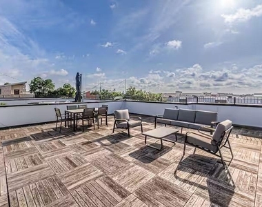 422 W 9th Street - Photo Thumbnail 33