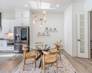 422 W 9th Street - Photo Thumbnail 8