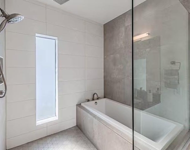 422 W 9th Street - Photo Thumbnail 23