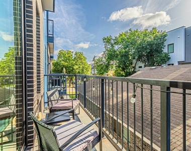 422 W 9th Street - Photo Thumbnail 13