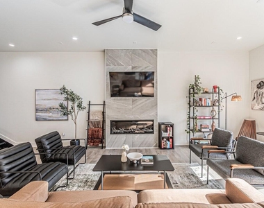 422 W 9th Street - Photo Thumbnail 10