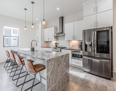 422 W 9th Street - Photo Thumbnail 9