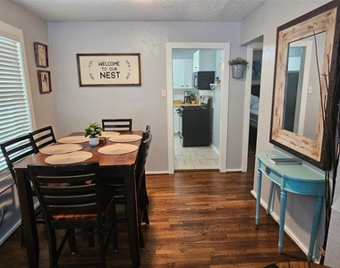 125 E 6th Street - Photo Thumbnail 4
