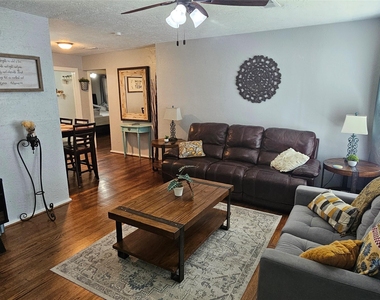 125 E 6th Street - Photo Thumbnail 2