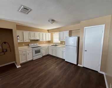 5225 Avenue R 1/2 - Photo Thumbnail 4