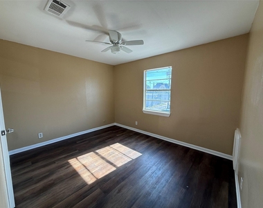 5225 Avenue R 1/2 - Photo Thumbnail 7