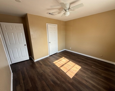 5225 Avenue R 1/2 - Photo Thumbnail 11