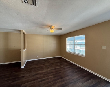5225 Avenue R 1/2 - Photo Thumbnail 3