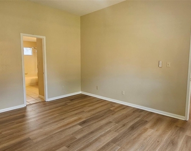 10538 Twin Circles Drive - Photo Thumbnail 19
