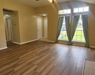 10538 Twin Circles Drive - Photo Thumbnail 9