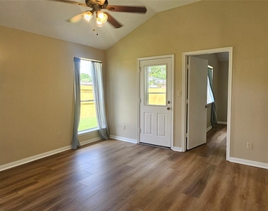 10538 Twin Circles Drive - Photo Thumbnail 7