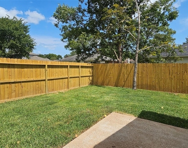 10538 Twin Circles Drive - Photo Thumbnail 3
