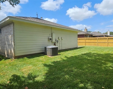 10538 Twin Circles Drive - Photo Thumbnail 34