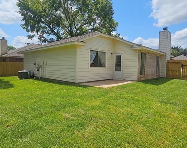 10538 Twin Circles Drive - Photo Thumbnail 2