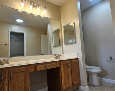10538 Twin Circles Drive - Photo Thumbnail 24