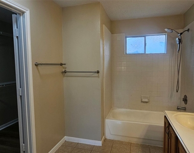 10538 Twin Circles Drive - Photo Thumbnail 25