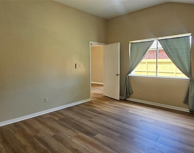 10538 Twin Circles Drive - Photo Thumbnail 18