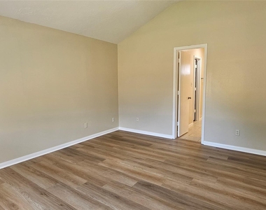 10538 Twin Circles Drive - Photo Thumbnail 17