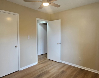10538 Twin Circles Drive - Photo Thumbnail 30