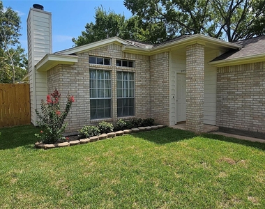 10538 Twin Circles Drive - Photo Thumbnail 1