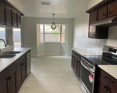 4207 Comanche Street - Photo Thumbnail 2
