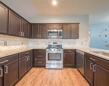 14015 Lake Crescent Drive - Photo Thumbnail 13