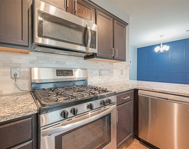 14015 Lake Crescent Drive - Photo Thumbnail 15