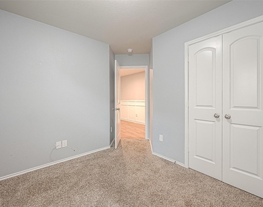 14015 Lake Crescent Drive - Photo Thumbnail 24
