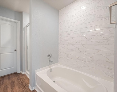14015 Lake Crescent Drive - Photo Thumbnail 32