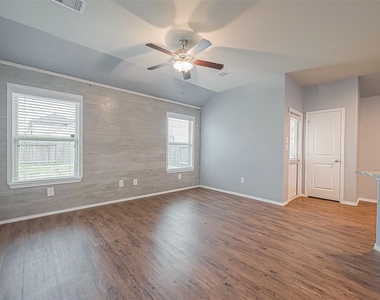 14015 Lake Crescent Drive - Photo Thumbnail 9