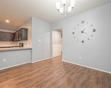 14015 Lake Crescent Drive - Photo Thumbnail 6