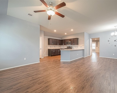 14015 Lake Crescent Drive - Photo Thumbnail 10