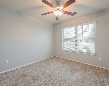 14015 Lake Crescent Drive - Photo Thumbnail 18