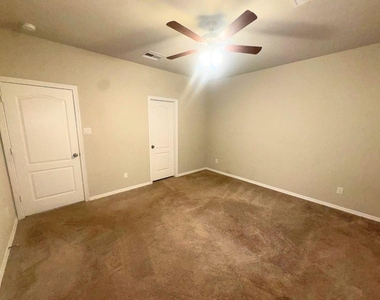 25734 Boxwood Hedge Lane - Photo Thumbnail 8