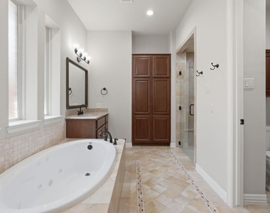 126 E Cove View Trail - Photo Thumbnail 17