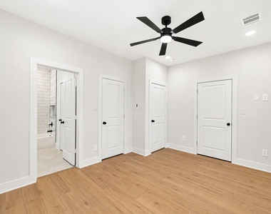 7826 Beckley Street - Photo Thumbnail 10