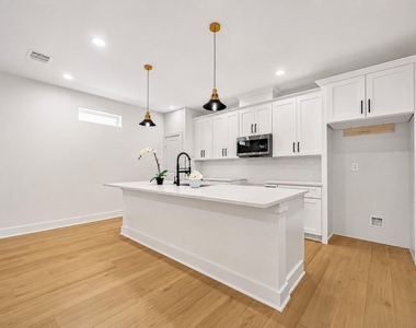 7826 Beckley Street - Photo Thumbnail 5